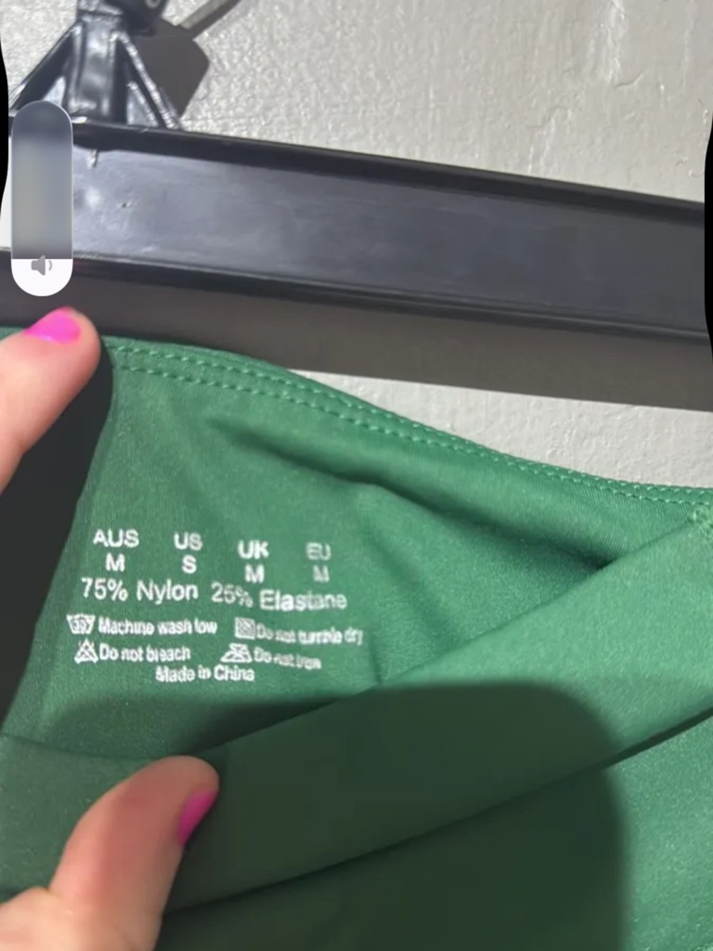 Amazon Women's Green High-Rise Leggings with Side Pockets - Picture 2 of 3
